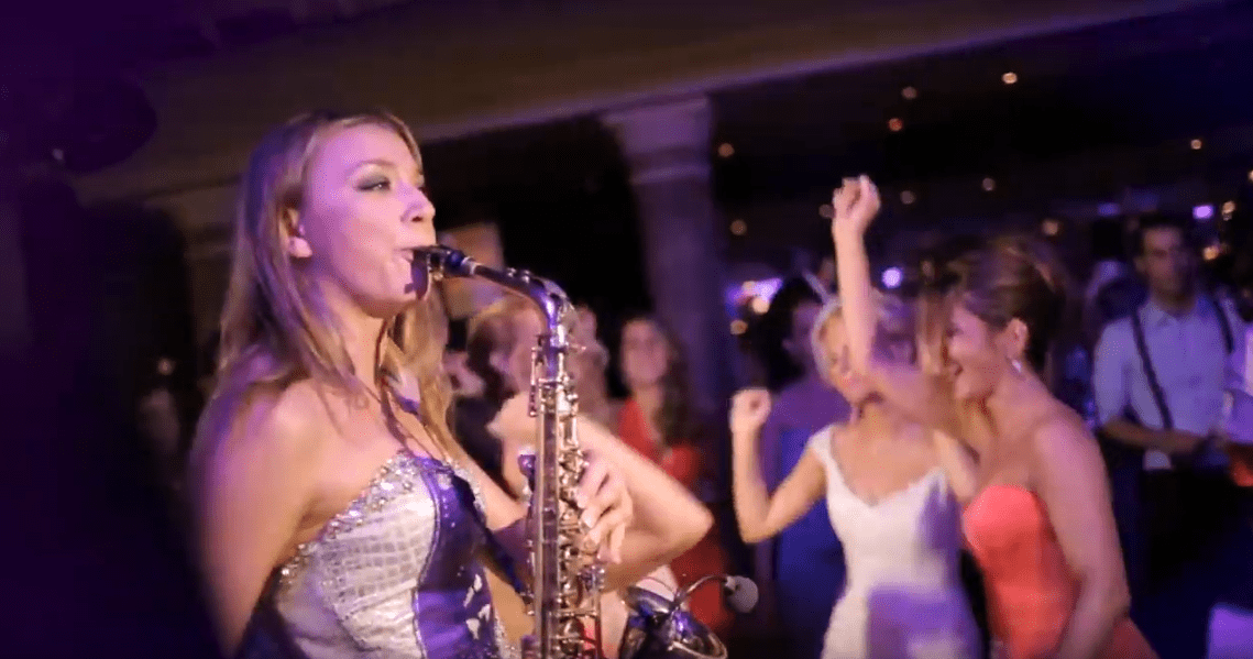 Saxophonistin buchen Saxophonistin buchen
