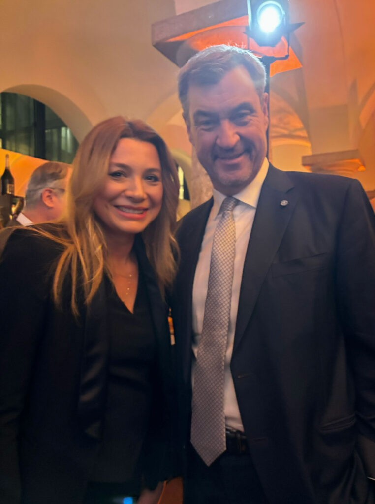 Live-Saxophonistin Natalie Marchenko bei Veranstaltung in München im Rahmen der Münchner Sicherheitskonferenz