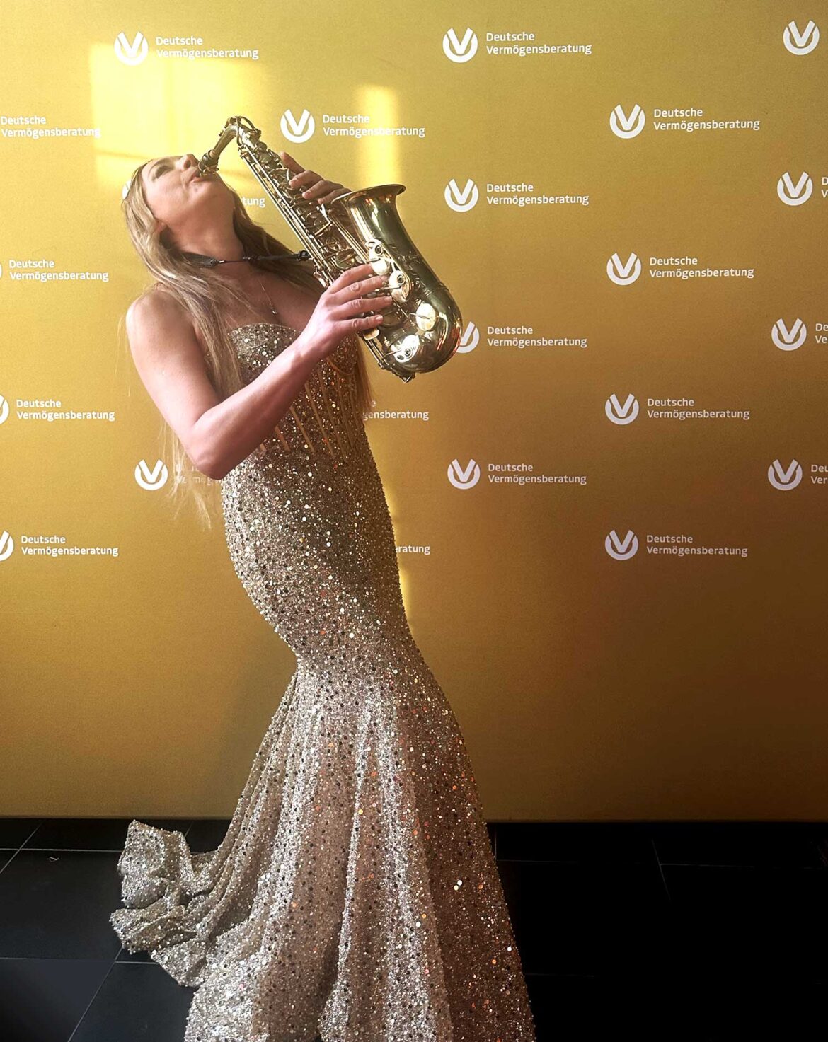 Saxophonistin bei Corporate Event der Deutschen Vermögensberatung Saxophonistin bei Corporate Event der Deutschen Vermögensberatung
