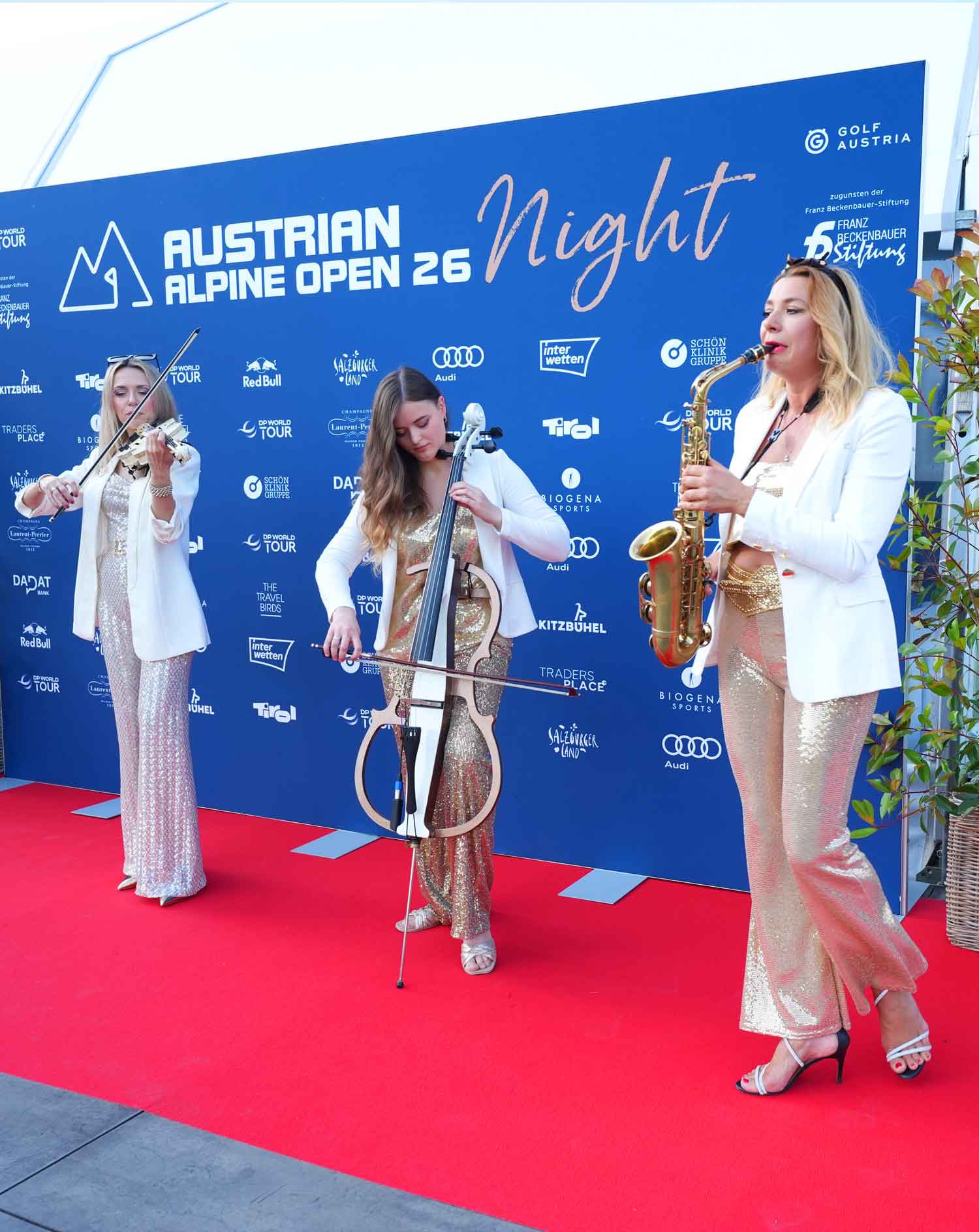 Walking Band der Munich All Stars bei den Austrian Alpine Open in Kitzbühel für VIP Gäste und Corporate Events